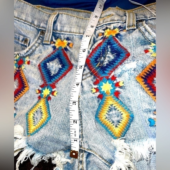 CARMAR high rise embroidered, distressed shorts, 27 - Picture 2 of 8